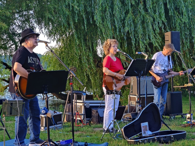 2025-07-18 194512 Schirmbar