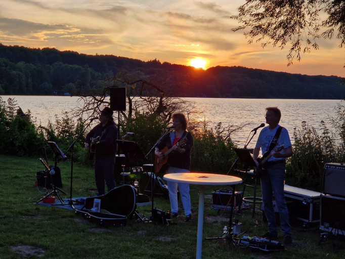 2025-07-18 212015 Schirmbar