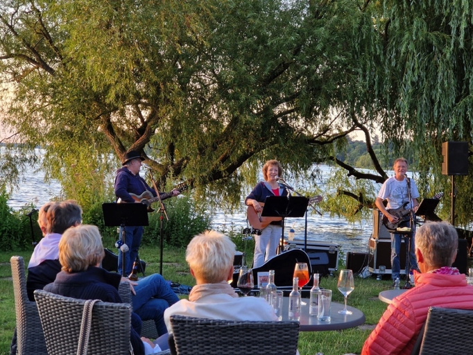 2025-07-18 212015 Schirmbar